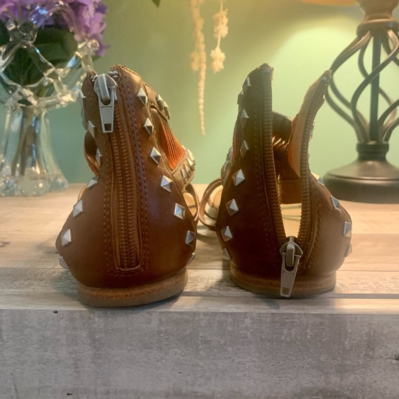 Zip up sandals, nude brown with design, Size 8.5 - Picture 3 of 3